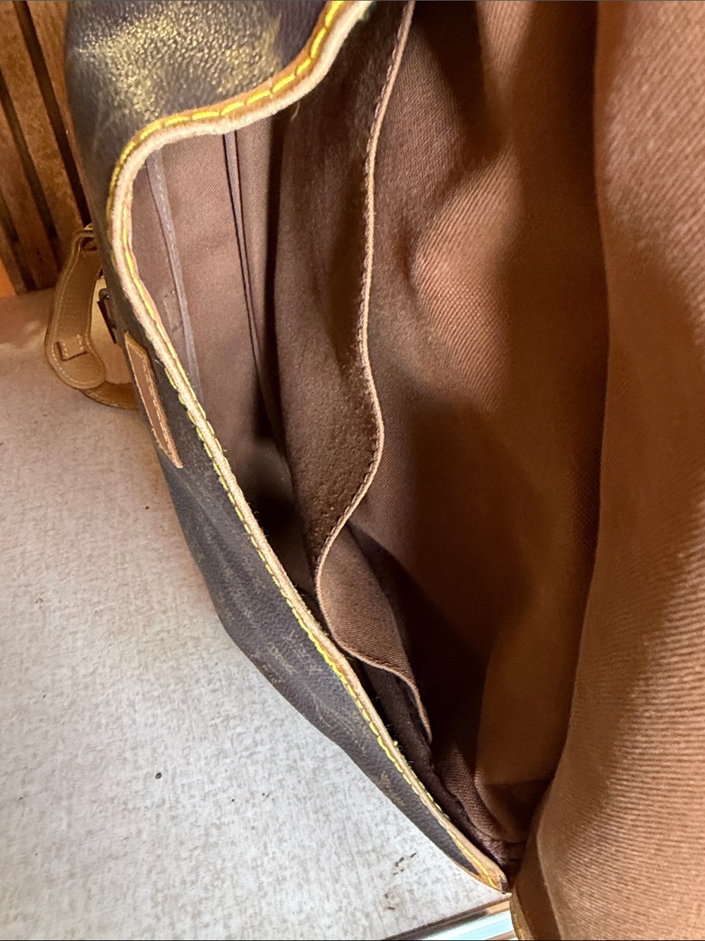 Louis Vuitton Saumur - Picture 8 of 12